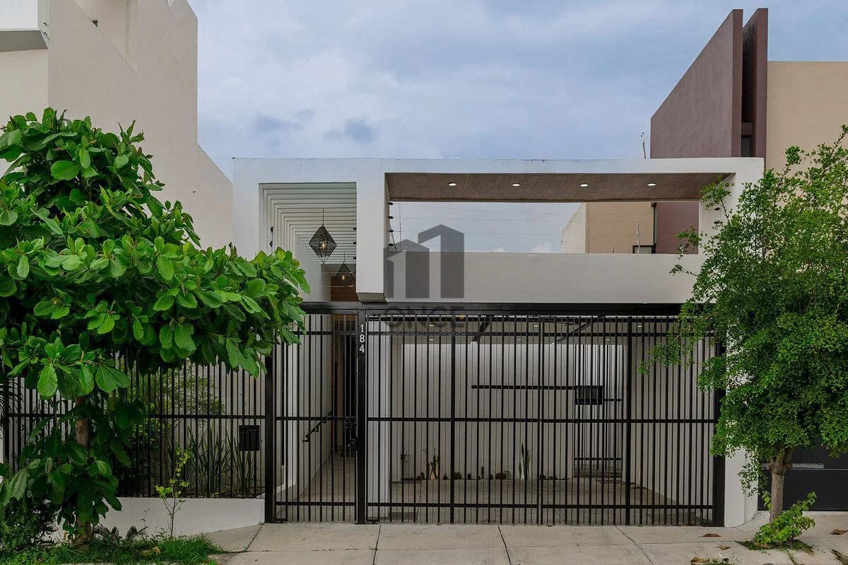 Casa en venta en zona residencial exclusiva al norte de Colima, Colima — foto 1 de 29